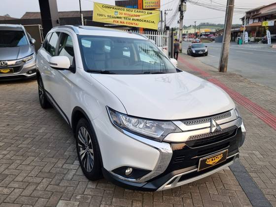 MITSUBISHI OUTLANDER 2.0 MIVEC GASOLINA HPE AUTOMÁTICO